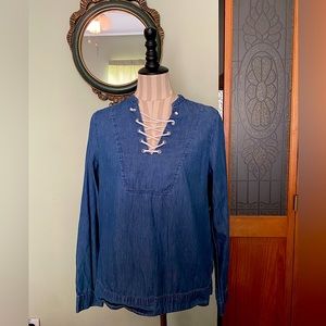 Jeans blouse front detail